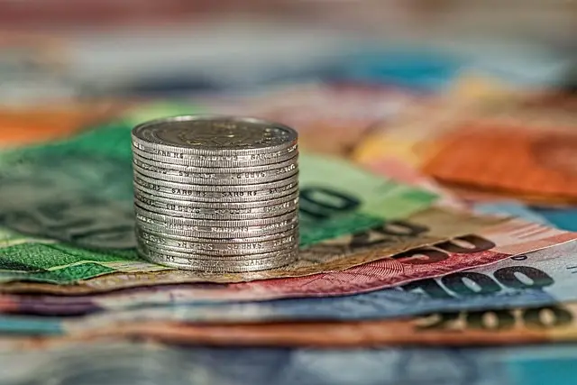 Blocos formando escada simbolizando estratégias graduais de poupança para alcançar objetivos