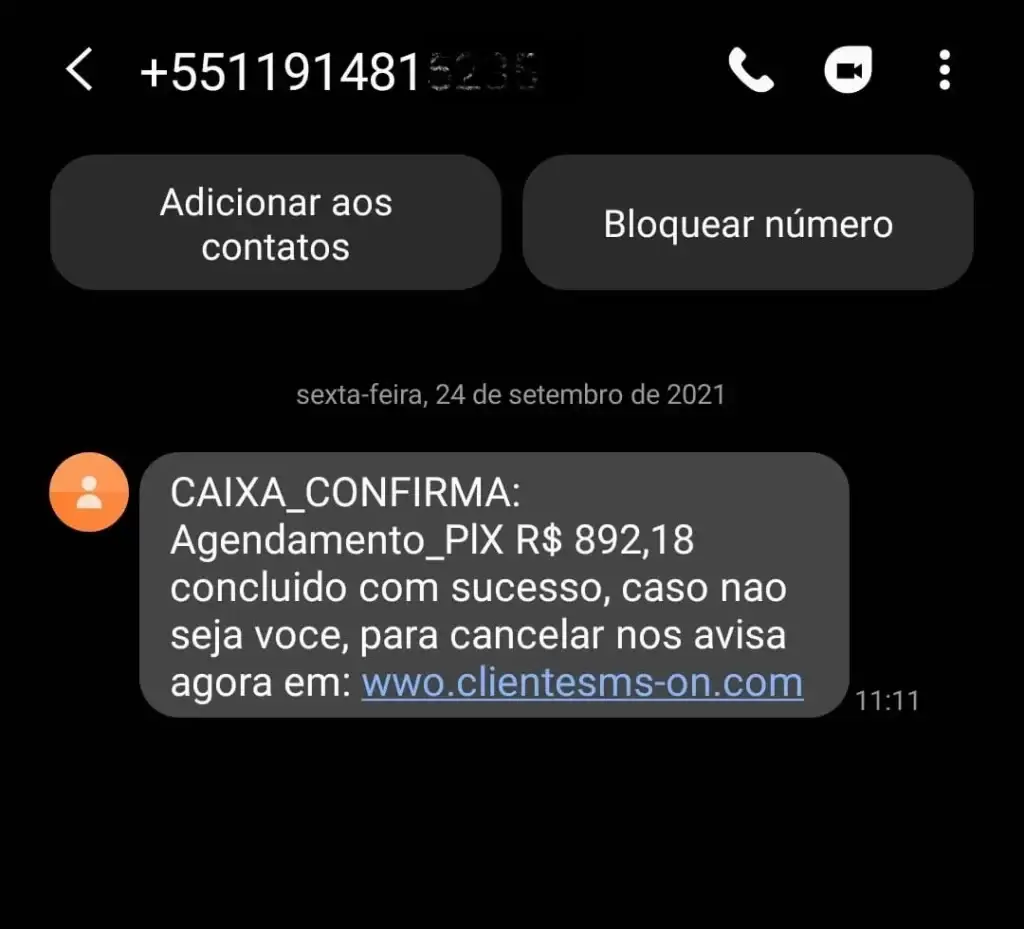 Smartphone exibindo notificação de PIX agendado executado com sucesso